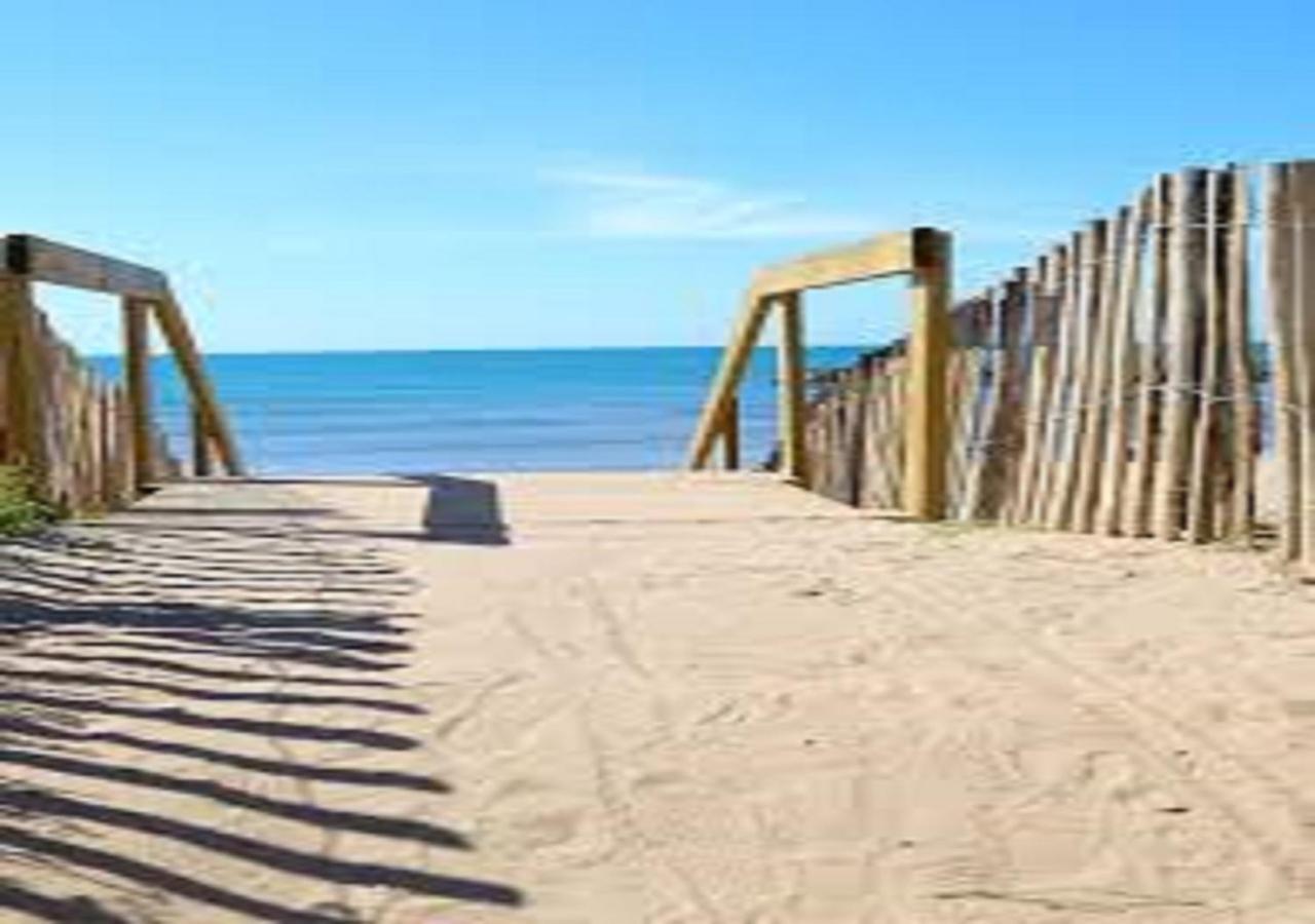 Camping La Carabasse Vias-Plage-T4 Climatise,Tout Confort, Emplacement Calme ! Ngoại thất bức ảnh